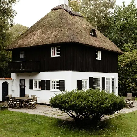 Thatched Architecture With Nature And Peace * Vejby