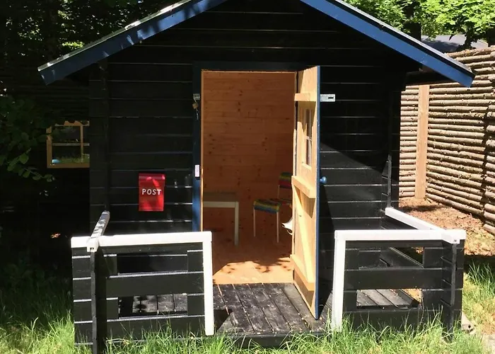 Thatched Architecture With Nature And Peace Сasa de vacaciones