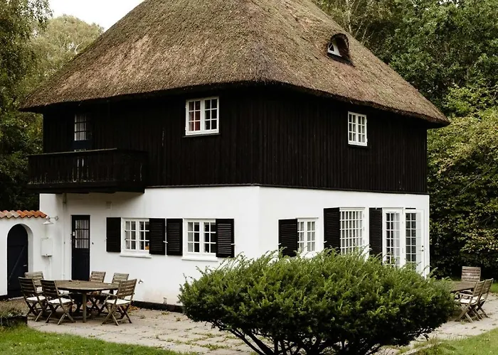 Thatched Architecture With Nature And Peace * Vejby