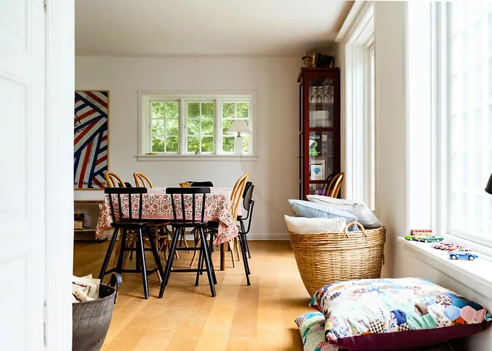 Thatched Architecture With Nature And Peace Сasa de vacaciones